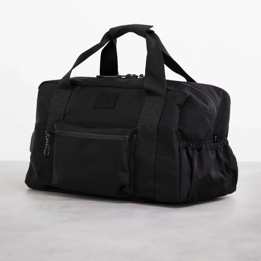 BEIS The Sport Duffle 
in Black